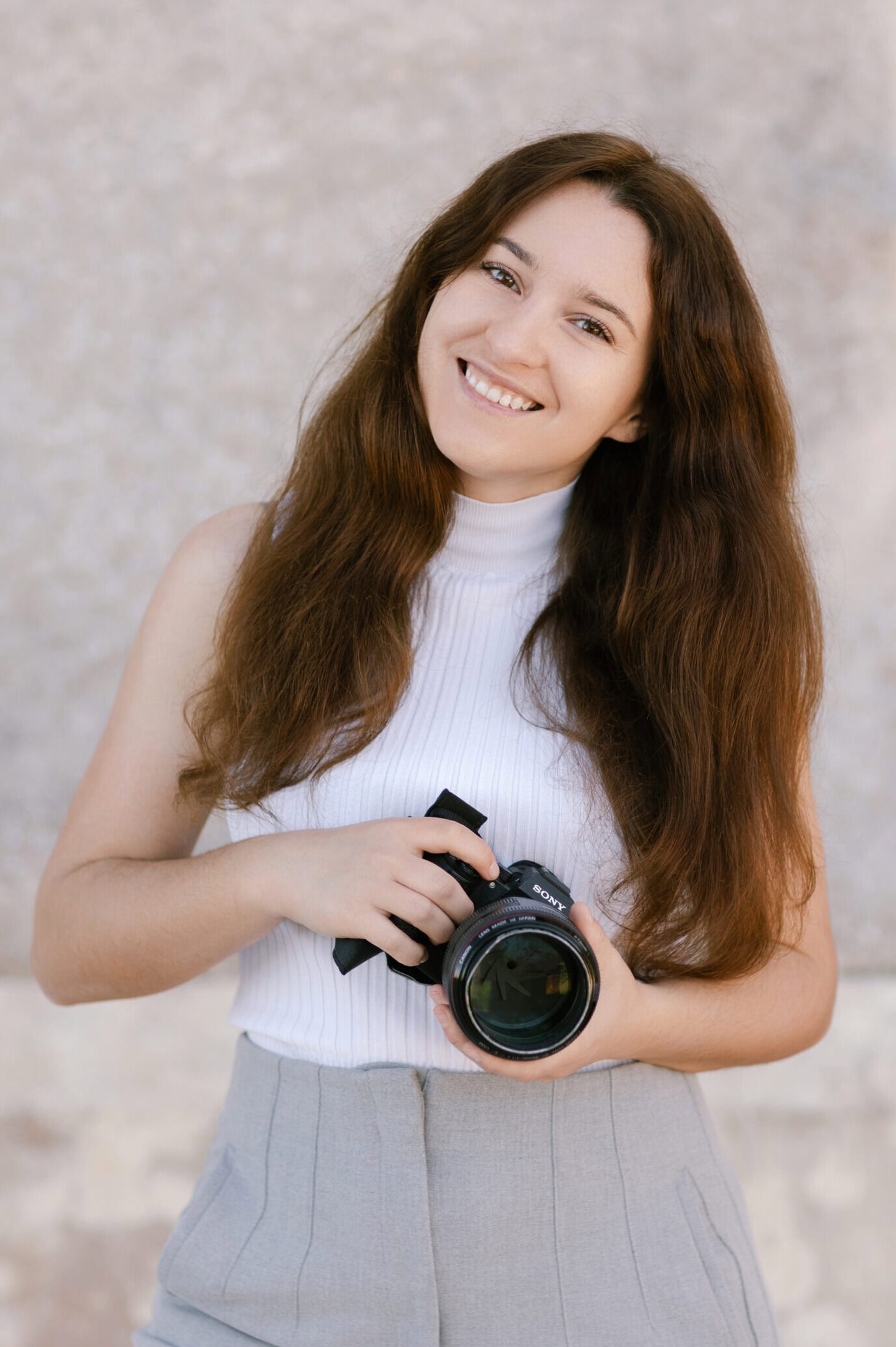 Yana Yart, wedding photographer, smiling with her camera