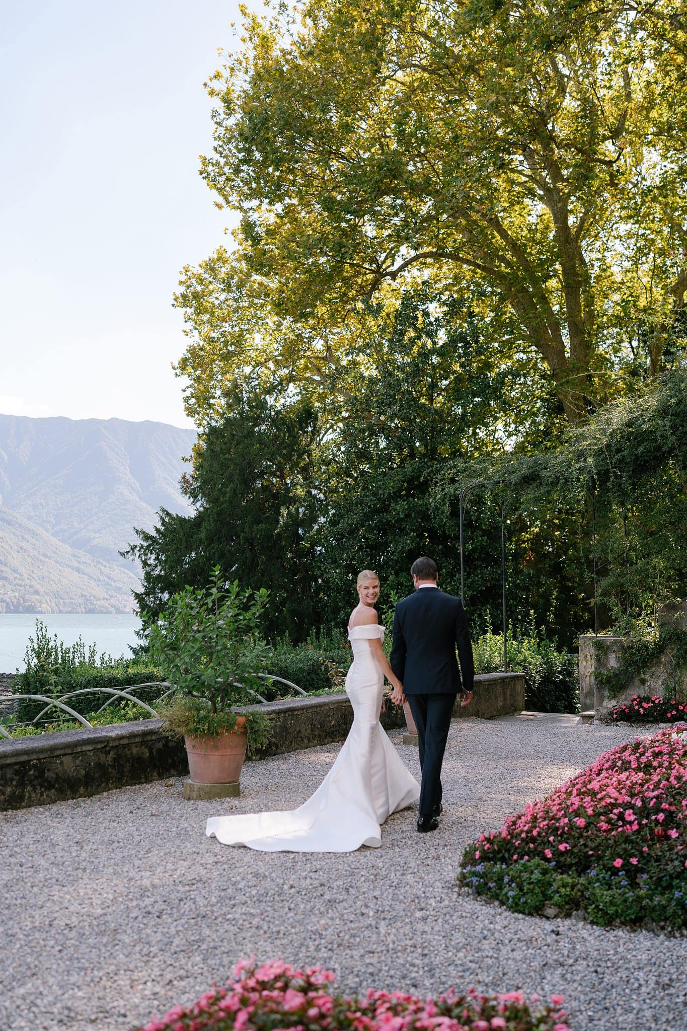 How to Choose a Destination Wedding Photographer for Portugal: Local or Flown In?