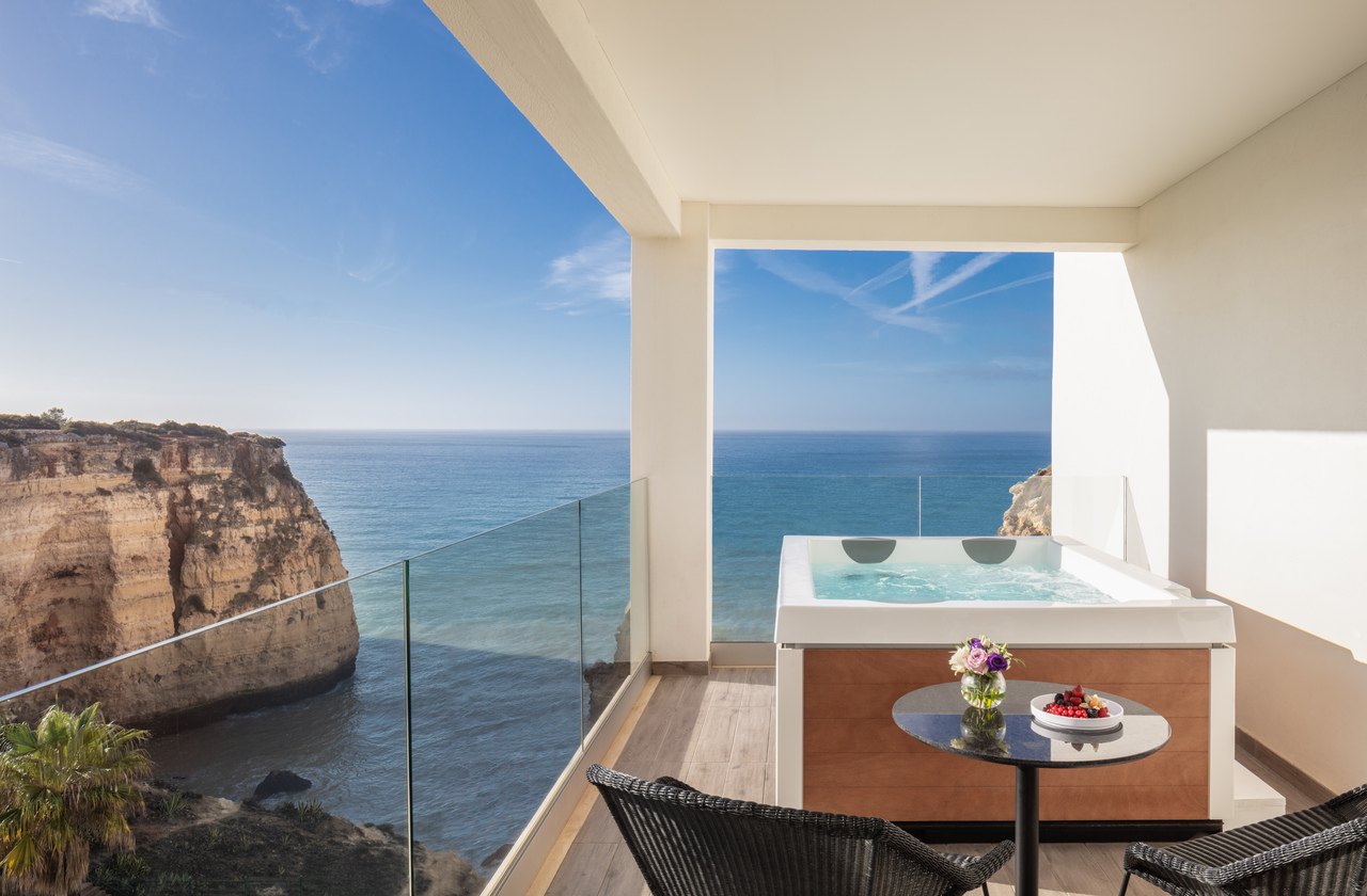 Suite terrace with a jacuzzi facing the cliffs and the ocean, Tivoli Carvoeiro Suite terrace with a jacuzzi facing the cliffs and the ocean, Tivoli Carvoeiro