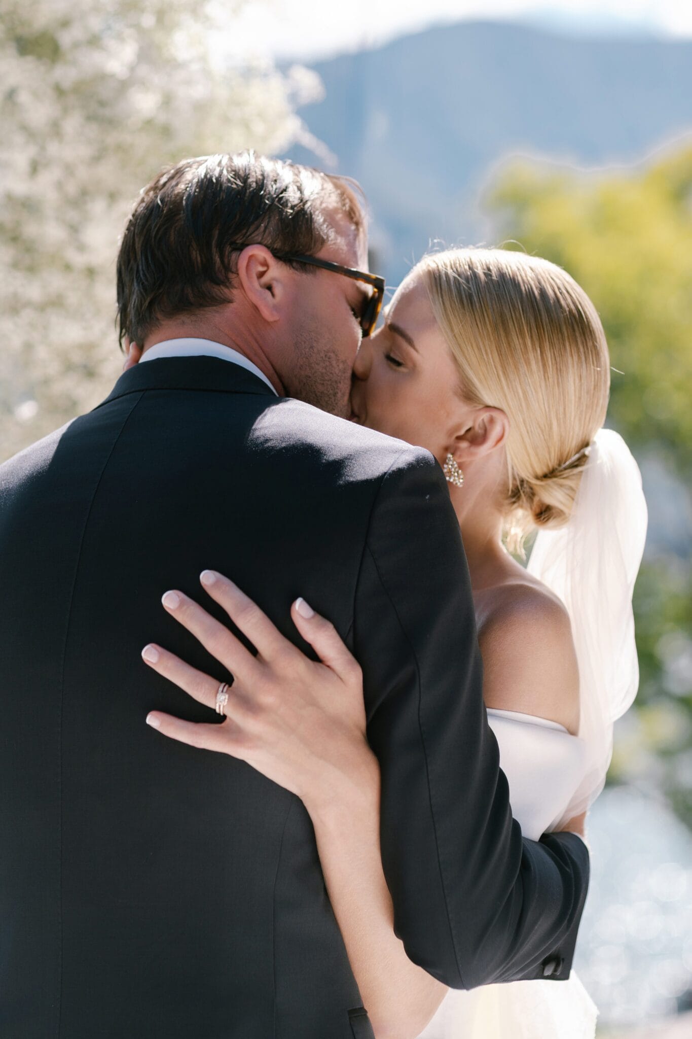 Bride and groom sharing a kiss at Villa Carlotta, Lake Como