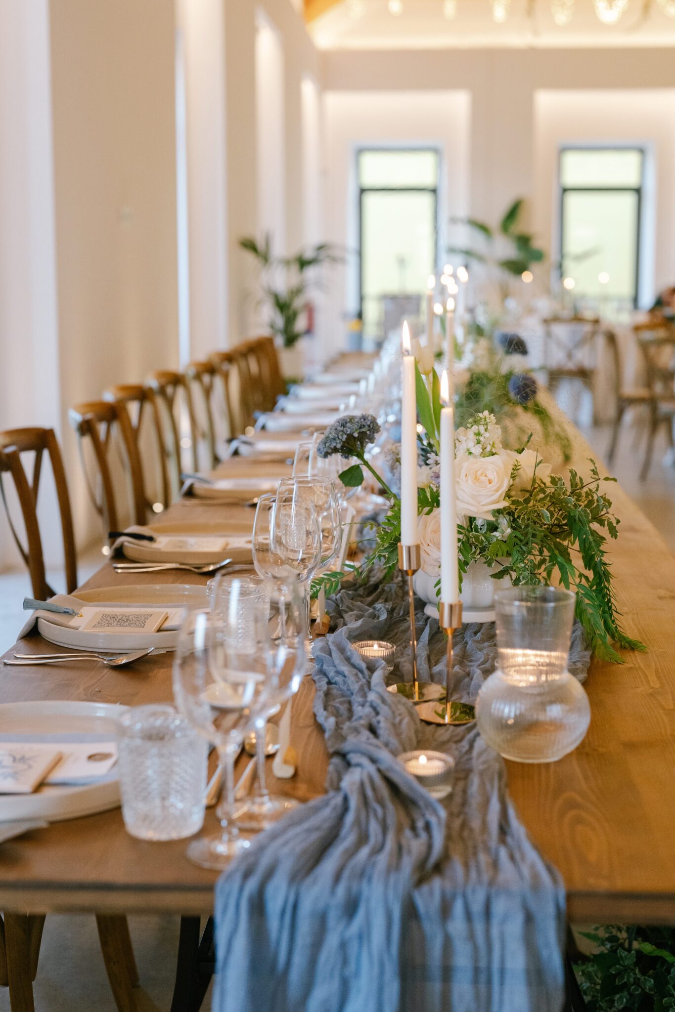 Wedding reception table with candles, flowers, and elegant decor at Quinta do Gradil